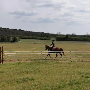 Gite En Pleine Nature - 5 A 6 Personnes Hébergement de vacances Salavas